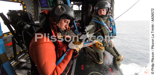 La flottille 33F - © Philip Plisson / Plisson La Trinité / AA36572 - Photo Galleries - Lifesaving at sea