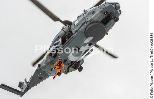 La flottille 33F - © Philip Plisson / Plisson La Trinité / AA36584 - Nos reportages photos - Hélicoptère militaire