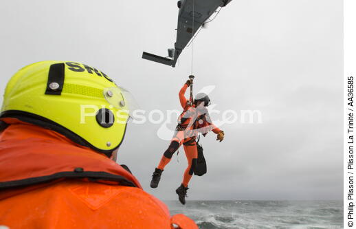La flottille 33F - © Philip Plisson / Plisson La Trinité / AA36585 - Photo Galleries - Lifesaving at sea
