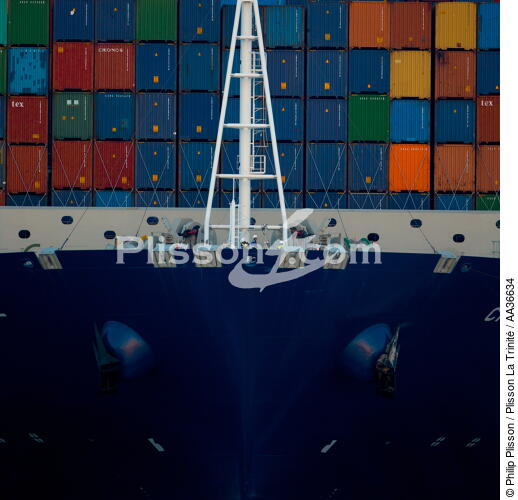 CMA CGM Jules Verne - © Philip Plisson / Plisson La Trinité / AA36634 - Nos reportages photos - Porte-conteneurs