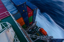 CMA CGM Jules Verne © Philip Plisson / Plisson La Trinité / AA36644 - Nos reportages photos - Transport maritime