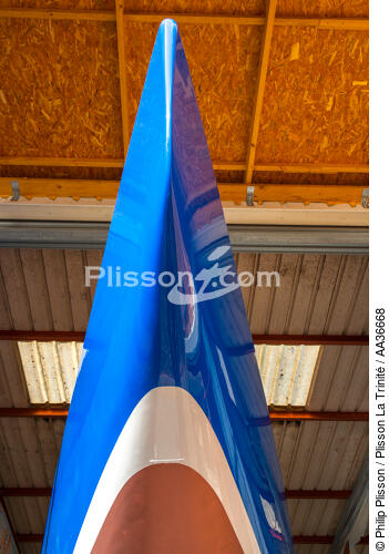 Restore 12 meters JI France in shipyard Vilaine Arzal. - © Philip Plisson / Plisson La Trinité / AA36668 - Photo Galleries - Vertical