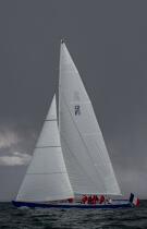Le 12 mètres JI France en baie de Quiberon © Philip Plisson / Plisson La Trinité / AA36687 - Nos reportages photos - La nouvelle vie du 12 mètres JI France