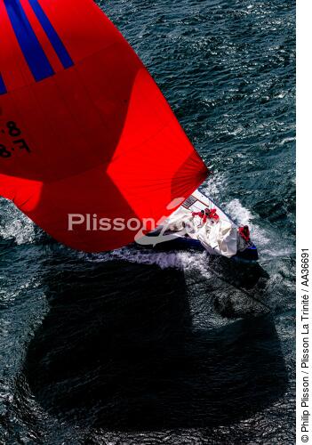 Le 12 mètres JI France en baie de Quiberon - © Philip Plisson / Plisson La Trinité / AA36691 - Nos reportages photos - Jauge internationale