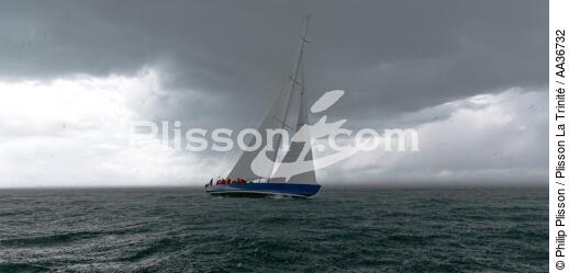 12 meters Ji France in a squall - © Philip Plisson / Plisson La Trinité / AA36732 - Photo Galleries - Environment