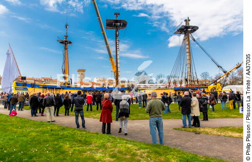 The installation of the masts of the Hermione, Rochefort - © Philip Plisson / Plisson La Trinité / AA37035 - Photo Galleries - Nautical terms