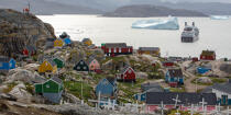 Fin d'été sur la côte ouest du Groenland © Philip Plisson / Plisson La Trinité / AA37079 - Nos reportages photos - Village