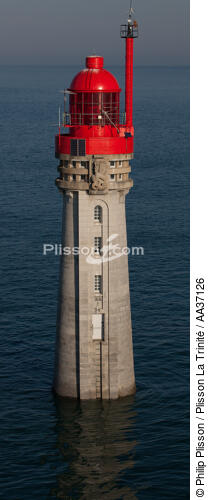 Le Grand Jardin Lighthouse - © Philip Plisson / Plisson La Trinité / AA37126 - Photo Galleries - Calm sea