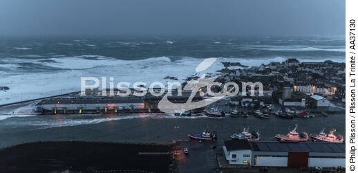 Storm Petra, Saint Guénolé,Brittany. - © Philip Plisson / Plisson La Trinité / AA37130 - Photo Galleries - Storm at sea