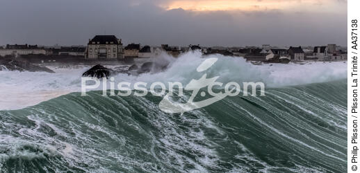 Storm Petra, Saint Guénolé,Brittany. - © Philip Plisson / Plisson La Trinité / AA37138 - Photo Galleries - Storm at sea