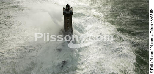Petra stormon la Vieille lighthouse - © Philip Plisson / Plisson La Trinité / AA37154 - Photo Galleries - Sea