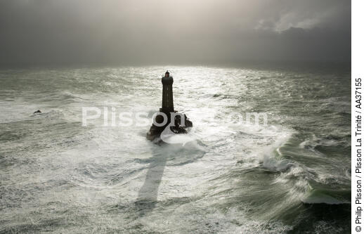 Petra stormon la Vieille lighthouse - © Philip Plisson / Plisson La Trinité / AA37155 - Photo Galleries - Finistère