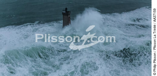 Petra stormon la Vieille lighthouse - © Philip Plisson / Plisson La Trinité / AA37159 - Photo Galleries - Sea