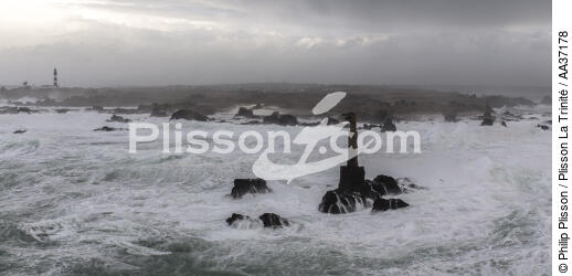 Petra storm on Ouessant island - © Philip Plisson / Plisson La Trinité / AA37178 - Photo Galleries - Finistère