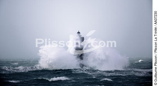 Le Four lighthouse - © Guillaume Plisson / Plisson La Trinité / AA37230 - Photo Galleries - Wave