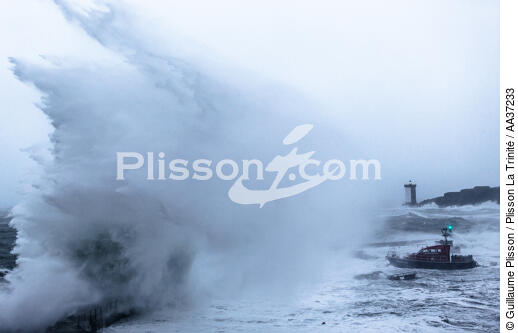 The Conquet - © Guillaume Plisson / Plisson La Trinité / AA37233 - Photo Galleries - Lifesaving at sea