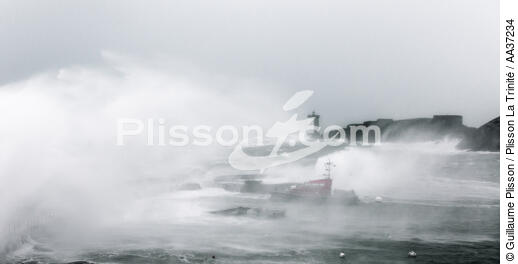 The Conquet - © Guillaume Plisson / Plisson La Trinité / AA37234 - Photo Galleries - Lifesaving at sea