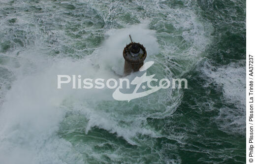 Le Four lighthouse - © Philip Plisson / Plisson La Trinité / AA37237 - Photo Galleries - Storm at sea
