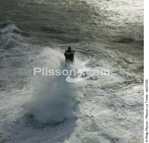 Petra Storm on La Vieille lighthouse - © Philip Plisson / Plisson La Trinité / AA37245 - Photo Galleries - Storm at sea