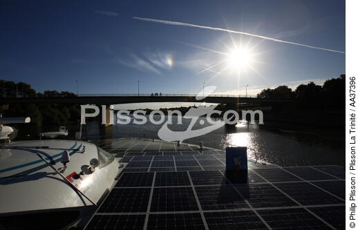 Planet Solar - © Philip Plisson / Plisson La Trinité / AA37396 - Nos reportages photos - Hydrologie