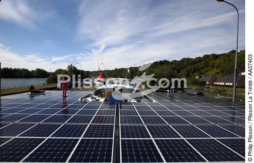 Planet Solar - © Philip Plisson / Plisson La Trinité / AA37403 - Nos reportages photos - Catamaran solaire