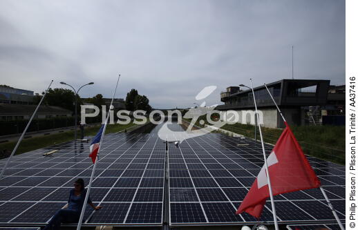 Planet Solar - © Philip Plisson / Plisson La Trinité / AA37416 - Nos reportages photos - Catamaran solaire