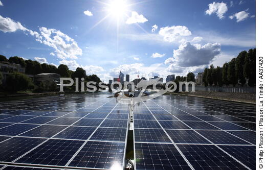 Planet Solar - © Philip Plisson / Plisson La Trinité / AA37420 - Nos reportages photos - Hydrologie