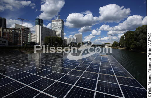 Planet Solar - © Philip Plisson / Plisson La Trinité / AA37429 - Photo Galleries - Solar catamaran