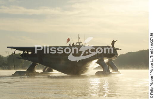 Planet Solar - © Philip Plisson / Plisson La Trinité / AA37439 - Photo Galleries - Motorboating