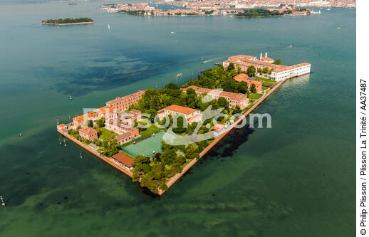 Island of San Servolo in Venice Lagoon - © Philip Plisson / Plisson La Trinité / AA37487 - Photo Galleries - Aerial shot