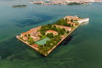 Island of San Servolo in Venice Lagoon © Philip Plisson / Plisson La Trinité / AA37487 - Photo Galleries - Aerial shot