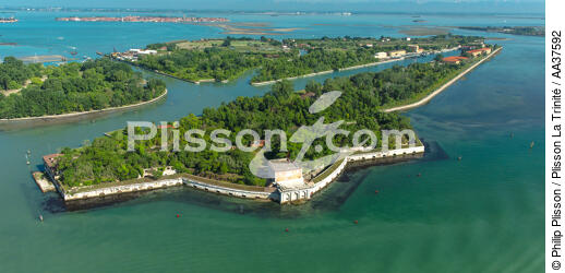 Fort Sant'Andrea - © Philip Plisson / Plisson La Trinité / AA37592 - Nos reportages photos - Lagune de Venise