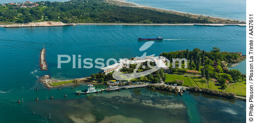 Construction of the Mose project [AT] - © Philip Plisson / Plisson La Trinité / AA37611 - Photo Galleries - Aerial shot