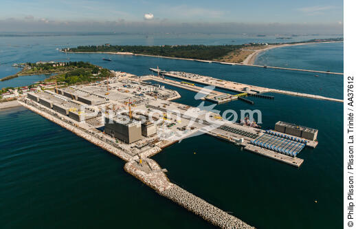 Construction of the Mose project [AT] - © Philip Plisson / Plisson La Trinité / AA37612 - Photo Galleries - Venetian lagoon