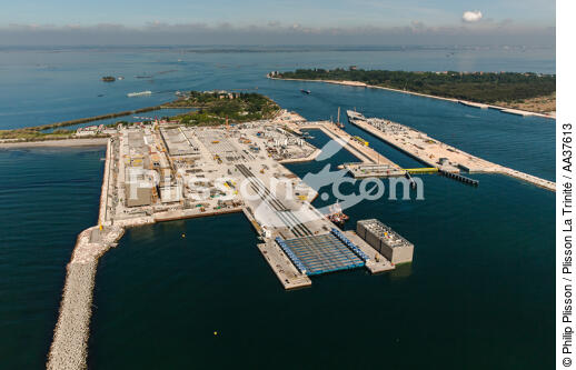 Construction of the Mose project [AT] - © Philip Plisson / Plisson La Trinité / AA37613 - Photo Galleries - Aerial shot