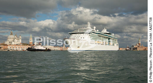 Traffic ship in Venice - © Philip Plisson / Plisson La Trinité / AA37708 - Photo Galleries - Venice like never seen before
