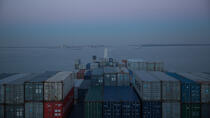 Traffic maritime dans la lagune de Venise © Philip Plisson / Plisson La Trinité / AA37793 - Nos reportages photos - Porte-conteneurs