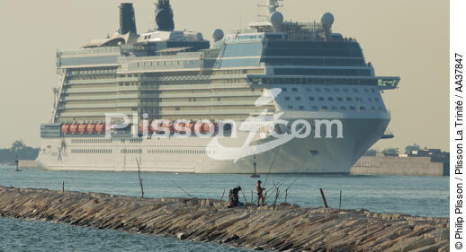 Paquebot dans la lagune de venise - © Philip Plisson / Plisson La Trinité / AA37847 - Nos reportages photos - Croisière