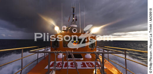 Sauvetage en mer - © Philip Plisson / Plisson La Trinité / AA39918 - Nos reportages photos - Canot de sauvetage