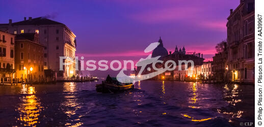 Le Grand Canal de nuit, Venise - © Philip Plisson / Plisson La Trinité / AA39967 - Nos reportages photos - Italie