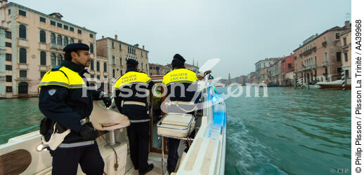 La police vénissienne - © Philip Plisson / Plisson La Trinité / AA39968 - Nos reportages photos - Venise