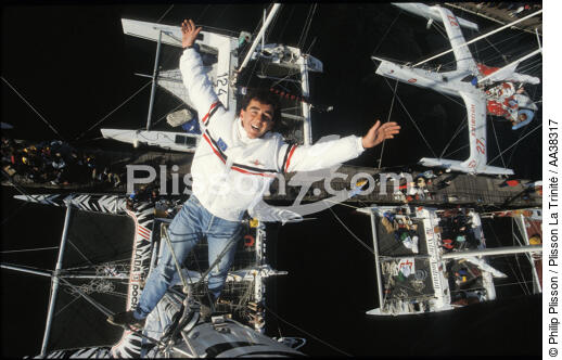 Loic Peyron au départ de la route du Rhum en 1986 - © Philip Plisson / Plisson La Trinité / AA38317 - Nos reportages photos - Course