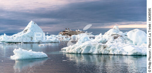 Sur la côte ouest du Groenland - © Philip Plisson / Plisson La Trinité / AA38595 - Nos reportages photos - 16/9 horizontal