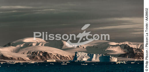 Sur la côte ouest du Groenland - © Philip Plisson / Plisson La Trinité / AA38602 - Nos reportages photos - Groenland