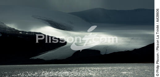 Sur la côte ouest du Groenland - © Philip Plisson / Plisson La Trinité / AA38606 - Nos reportages photos - Arctique