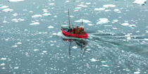 © Philip Plisson / Plisson La Trinité / AA38615 On the west coast of Greenland - Photo Galleries - Arctic
