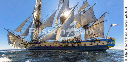 The Hermione at sea - © Philip Plisson / Plisson La Trinité / AA38674 - Photo Galleries - Tall ship / Sailing ship