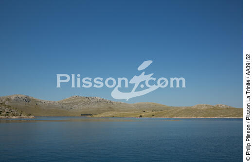 Croatie - © Philip Plisson / Plisson La Trinité / AA39152 - Nos reportages photos - Mer calme