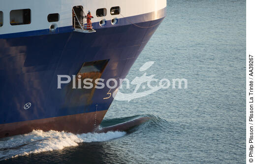 Bow - © Philip Plisson / Plisson La Trinité / AA39267 - Photo Galleries - Nautical terms