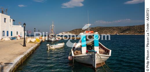 The Cyclades on the Aegean Sea - © Philip Plisson / Plisson La Trinité / AA39721 - Photo Galleries - Ground shot